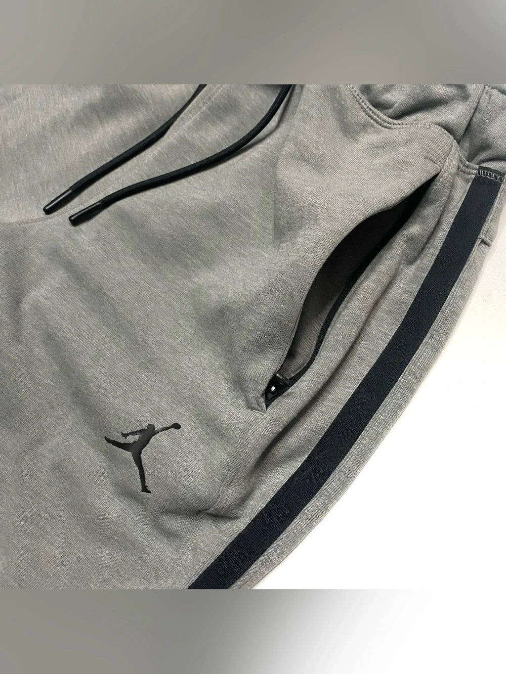 Nike Air Jordan Men’s Dark Gray Dri-Fit Tailored Slim Fit Joggers Sweatpants M